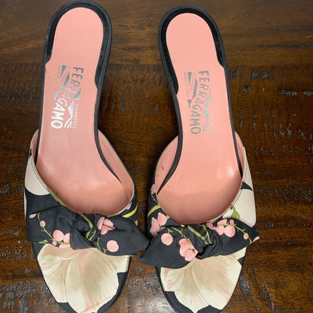Salvatore Ferragamo Black and Pink Floral Peep Toe Kitten Heels Sz 8-8.5